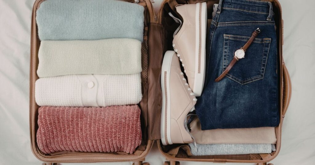 como hacer una maleta para ahorrar espacio -2